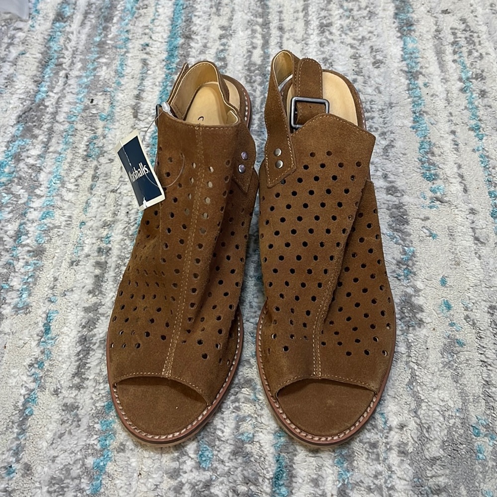 Chinese Laundry sandals